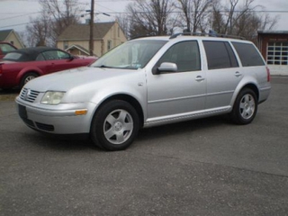 Illustration for article titled 2007 Ford Focus vs 2001 VW GLS Wagon?!?